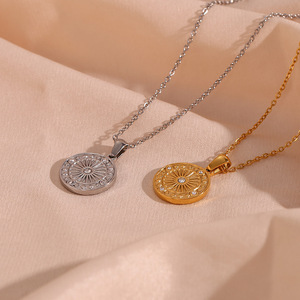 Collana con Ciondolo alla Moda, Placcatura PVD in Oro 18k, Collana con Bussola in Acciaio Inossidabile, Gioielli da Donna, Collana con Ciondolo a Stella - Product Image 3
