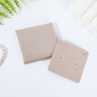 Organisateur de bijoux A1 beige doux et vert forêt avec support pour collier, poche pour pendentif et sangle de maintien pour emballage de vente au détail