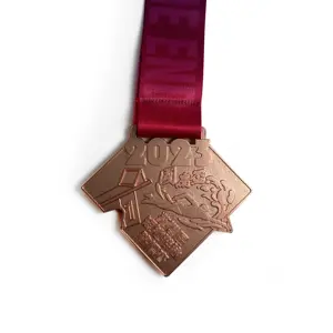 เหรียญโลหะปริศนาการแข่งขันกีฬาทำจากโลหะมีริบบิ้นสำหรับเหรียญว่ายน้ำ3D 2D ออกแบบได้ตามที่ต้องการ