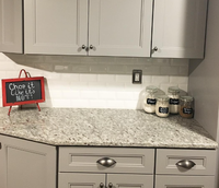 Granite blanc lune moderne en gros pour îlot de cuisine et plateau de table à manger, surface polie pour application en villa