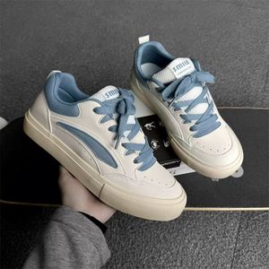 รองเท้าผ้าใบแฟชั่นผู้ชายปี 2026 แบบสวมสบาย กันน้ำ กันลื่น แบบผูกเชือก สำหรับกิจกรรมกลางแจ้ง - Product Image 1