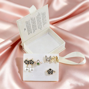 Caja de Regalo Magnética para Joyería con Logotipo Personalizado, Caja de Cartón Reciclable para Collares - Product Image 1