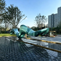 Sculpture décorative aquatique extérieure sur mesure en acier inoxydable miroir, sculpture abstraite en fibre de verre, statue de vague pour place commerciale