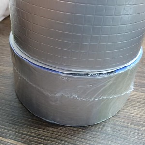 Membrane d'étanchéité en <span class=keywords><strong>bitume</strong></span> de caoutchouc butyle autocollante au prix d'usine pour toiture métallique et mur avec résistance au <span class=keywords><strong>froid</strong></span> - Product Image 3