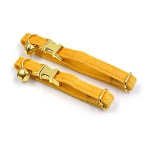 Coleira calmante de veludo para gatos, moda popular de 2024, coleira clássica para gatos, design personalizado, popular com sino, moda de moda, produtos em alta - Product Image 3