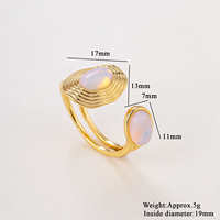 Bague ouverte en or 18 carats avec double opale, texture ondulée abstraite, bande ajustable, bijou moderne et minimaliste pour femme