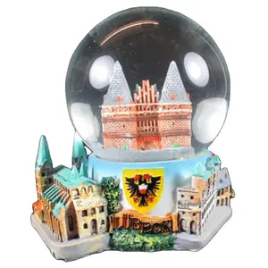 Suvenir grosir Jerman luу kustom Holstentor salju Globe hadiah suvenir Resin bola salju