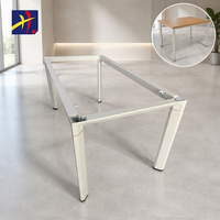 Cadre de bureau rectangulaire moderne en acier blanc thermolaqué, hauteur réglable, pieds évasés chromés, mobilier commercial, poste de travail