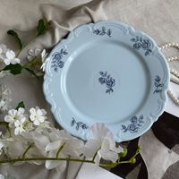 Service de table en céramique rayé bleu clair vintage français, ensemble de vaisselle en porcelaine avec motif rose bleue en relief, assiette, tasse et bol