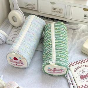 Trousse à crayons en polyester motif <span class=keywords><strong>fraise</strong></span> de dessin animé GF, sac à pinceaux de maquillage, fermeture éclair, grande capacité, sac de voyage pour cosmétiques et papeterie - Product Image 4
