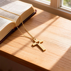 Collar con Colgante de Cruz Cristiana de Latón/Acero Inoxidable, Diseño de Corazón con Versículo de Juan 3:16, Joyería Moderna para Mujer, Superventas - Product Image 2