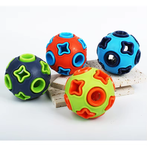 Balle à mâcher pour chien Pawmino en caoutchouc de 50 mm, motif géométrique, sonore, pour l'apprentissage et le jeu - Product Image 2