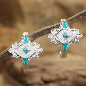 E4551 Orecchini in oro bianco con diamanti taglio principessa, diamanti naturali colore D, stile classico, da donna per tutti i giorni - Product Image 4