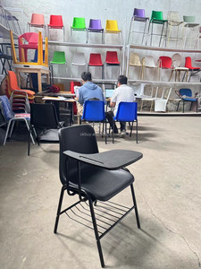 เก้าอี้ฝึกอบรมพร้อมแผ่นเขียนแบบติดตั้งและชั้นวางหนังสือสำหรับใช้ในโรงเรียน - Product Image 3