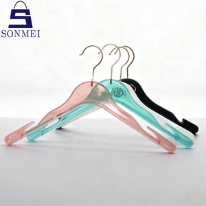 Cintre pour <span class=keywords><strong>robe</strong></span> de mariée en plastique solide à encoche anti-dérapante colorée personnalisée robuste - Product Image 5