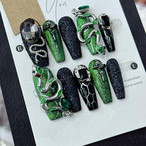 Pegatinas de Uñas de Resina Oscura Serie Serpiente Verde, Reutilizables, de Lujo, Forma de Almendra, para Dedos Largos, Certificación CE - Product Image 2