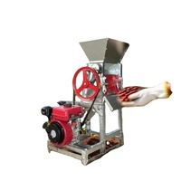 Machine voor de verwerking van verse koffiebonen, inclusief ontvelling en schillen.