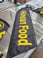 Drapeau publicitaire extérieur sans vent à motif plume pour concessionnaires automobiles