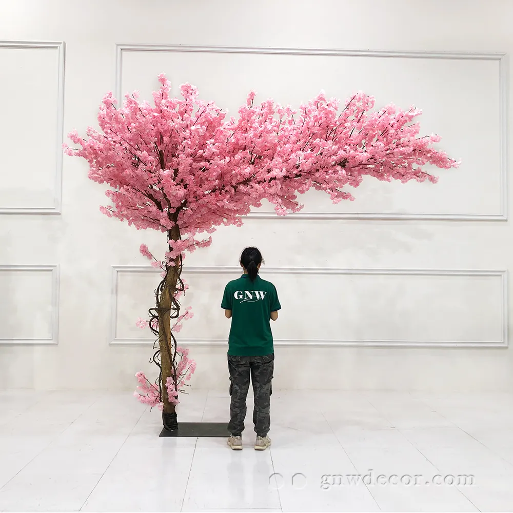 شجرة زهرة الكرز الاصطناعية مخصصة من GNW مع ورقة شجر خضراء معلقة لتزيين حفلات الزفاف وتزيين الحدائق