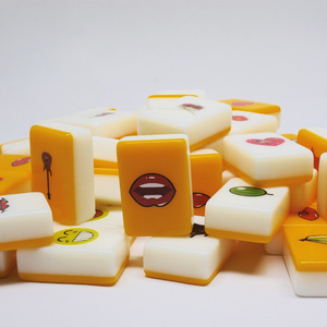 Mini Fichas de Mahjong 27x19x10mm ABS, Juego Portátil de Viaje, Amarillo y Blanco, Uso Universal, Número de Pieza MN-MJ905 - Product Image 2