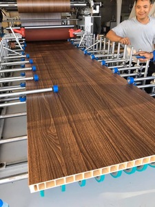 Machine de laminage de <span class=keywords><strong>profil</strong></span>és WPC à moteur, largeur 900 mm, facile à utiliser, avec écran tactile PCL <span class=keywords><strong>pour</strong></span> une utilisation polyvalente - Product Image 5