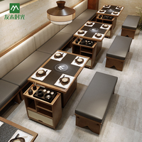 Ensemble de salle à manger moderne pour hôtel commercial et restaurant BBQ, avec table en bois et plateau en pierre frittée, et banquette rembourrée durable et confortable