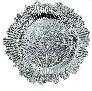Nouveauté : Assiettes de présentation en <span class=keywords><strong>plastique</strong></span> doré de 13 pouces pour dîner, mariage, décoration élégante - Dernier design en acrylique sous-<span class=keywords><strong>assiette</strong></span> - Product Image 2