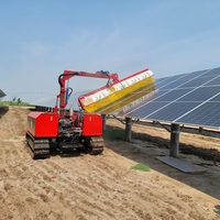 Véhicule de nettoyage de modules photovoltaïques sur chenilles à couple élevé pour systèmes photovoltaïques hors réseau