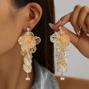 Nouvelles Boucles d'oreilles pendantes à fleurs à franges pour femmes, style transfrontalier Europe-États-Unis, haute couture, plaqué or, alliage de zinc, zircon, de niche - Product Image 1