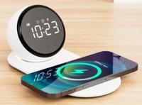 Pengisi Daya Nirkabel Cerdas 3-in-1 Kecepatan Tinggi 15W Speaker BT Lampu Meja LED White Noise Jam Alarm Digital All-in-One Putih-PC