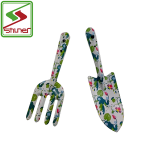 Ensemble <span class=keywords><strong>de</strong></span> 3 <span class=keywords><strong>outils</strong></span> <span class=keywords><strong>de</strong></span> jardinage floraux pour femmes, avec <span class=keywords><strong>de</strong></span> <span class=keywords><strong>beaux</strong></span> motifs et des poignées ergonomiques - Product Image 2