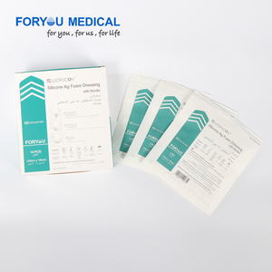 Pansement en mousse de silicone argentée avec bordure, imperméable, respirant, stérile pour les soins généraux des plaies - Product Image 1