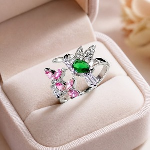 Anello vintage con uccellino in tonalità rosa e verde, regalo esagerato per donna, ideale per feste e uso quotidiano - Product Image 4