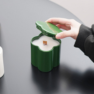 Portavelas de Cerámica con Diseño de Trébol de Cuatro Hojas, Cera de Soja Verde, Decoración para Interiores del Hogar - Product Image 2