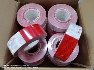 Ruban Réfléchissant Nid <span class=keywords><strong>d</strong></span>'Abeille DOT-C2 Grade Diamant Adhésif de Sécurité <span class=keywords><strong>pour</strong></span> Camion <span class=keywords><strong>Remorque</strong></span> <span class=keywords><strong>Prix</strong></span> Usine <span class=keywords><strong>pour</strong></span> <span class=keywords><strong>Remorque</strong></span> Complète - Product Image 4