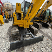 Excavatrice sur chenilles Komatsu PC56 d'occasion, moteur et pompe d'origine japonaise, modèle 2023, excellent état, stock de matériel d'occasion à l'étranger