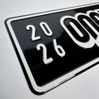 Plaque d'immatriculation souvenir en métal, personnalisée, en aluminium gaufré, résistante à l'eau, finition brillante/chrome noir, décoration de voiture, décorative