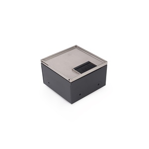 Boîtier de sol encastré USB et prise de courant pour intégration AV et de données avec sortie brosse - Product Image 2