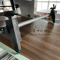 Ligne de production de plaques et de profilés en marbre artificiel PVC à vis conique double haute productivité 1220x2440mm pour panneaux muraux en PVC