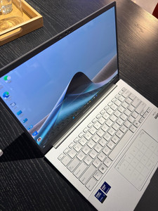 Nouvel ordinateur portable professionnel Zenbook2025 <span class=keywords><strong>14</strong></span> pouces Ultra9 32 Go + 1 To 2,8K 120 Hz OLED, ultra-fin, esthétique, IA - Product Image 6
