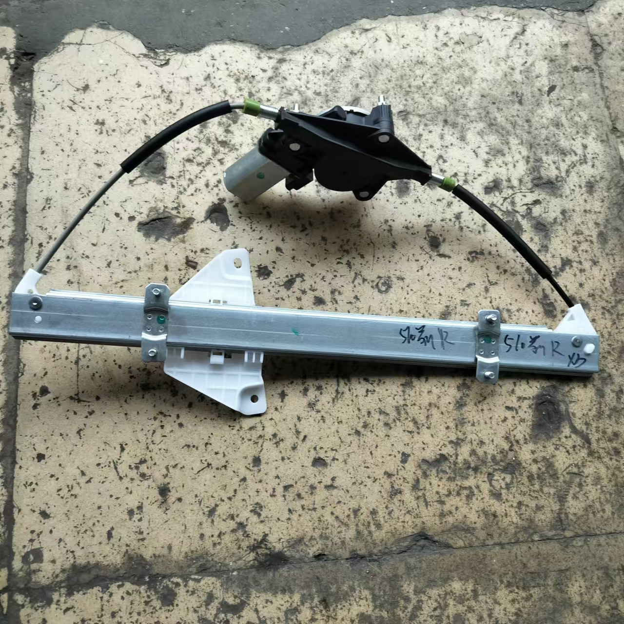Right Front Power Window Lifter Window Regulator for Wuling Baojun 510 Car Covers Auto Parts Image 3
