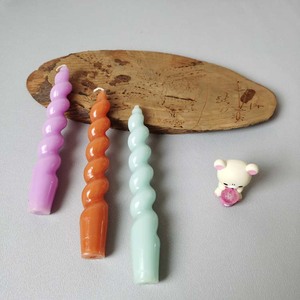 Velas Espirales Blancas de 7 Pulgadas, Velas Gruesas Retorcidas sin Aroma y sin Goteo para Decoración del Hogar, Fiestas, Bodas y Celebraciones - Product Image 1