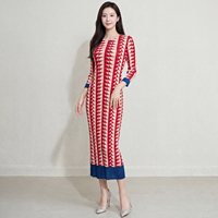 Robe mi-longue plissée anti-rides Miyake à rayures, nouvelle collection printemps-été, col rond, manches courtes, coupe ajustée, en polyester