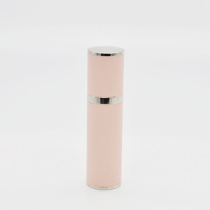 Étui en cuir portable de qualité supérieure Mini atomiseur de parfum Bouteille en verre prête pour le voyage avec fonction de pulvérisation de parfum rechargeable - Product Image 2