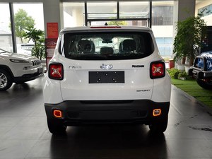 Auto Usata <span class=keywords><strong>Jeep</strong></span> Renegade 2016, Basso Chilometraggio, SUV <span class=keywords><strong>4x4</strong></span> - Ben Mantenuta e Pronta per l'Esportazione - Product Image 6