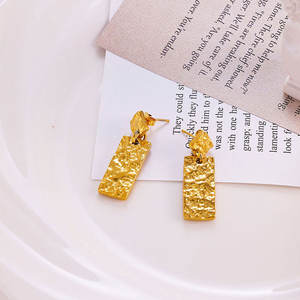 Boucles d'oreilles pendantes élégantes et étanches en acier inoxydable 316L plaqué or 14k 18k, boucles d'oreilles tendance en forme de nuget pour femmes - Product Image 5