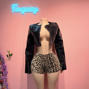 Completo Donna Primavera-Autunno 2025 in Ecopelle, Giacca Corta Elasticizzata + <span class=keywords><strong>Shorts</strong></span> con Paillettes Leopardate, Sexy Set Due Pezzi - Product Image 1
