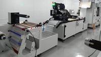 Máquina Automática de Serigrafía Rollo a Rollo para Impresión de Rollos de Etiquetas de PET, PVC, PC, BOPP, PE y PP