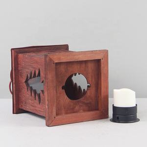 Farol de madera hueca con parte superior de <span class=keywords><strong>METAL</strong></span> roja colgante, LED de plástico VOTIVE INSIDE, para decoración de Navidad - Product Image 5