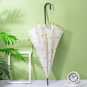 Parapluie manuel à imprimé cerises, 8 baleines, manche droit en fibre, protection soleil et pluie, idéal pour les voyages, couleurs blanc et bleu - Product Image 2